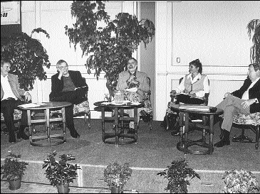 Les panelistes &agrave; la pl&eacute;ni&egrave;re:   M. Claude Masson, M. le b&acirc;tonnier Andr&eacute; Gauthier, l'animateur de   la pl&eacute;ni&egrave;re Pierre Maisonneuve, M<sup>me</sup>&nbsp;Louise Rozon et l'honorable   Pierre A. Michaud