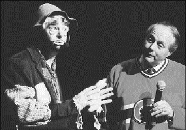 Sol et le gros Bill - Sous le d&eacute;guisement du c&eacute;l&egrave;bre   po&egrave;te de la folie et du joueur vedette de la Sainte-Flanelle, Mes Sylvain   Lussier, de chez Desjardins Ducharme Stein Monast, et Andr&eacute; Champagne,   de chez Lapointe, Schachter, Champagne & Talbot, ont bien fait rigoler l'auditoire,   dont certains juges..
