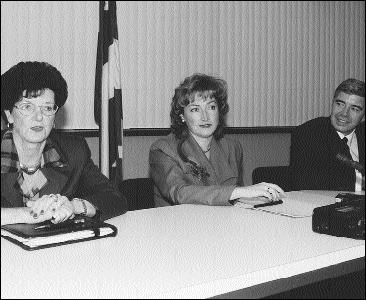 R&eacute;unis &agrave; Qu&eacute;bec   le 26 octobre dernier, l'honorable Lyse Lemieux, juge en chef de la Cour sup&eacute;rieure,   Linda Goupil, ministre de la Justice, et le b&acirc;tonnier du Qu&eacute;bec,   M<sup>e</sup>&nbsp;Denis Jacques, ont fait l'annonce de la mise en place du Service de r&eacute;f&eacute;rence   &agrave; la m&eacute;diation civile et commerciale &agrave; la Cour sup&eacute;rieure   du Qu&eacute;bec