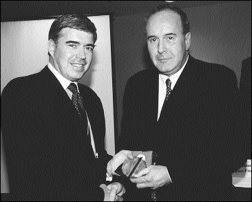 « Votre g&eacute;n&eacute;rosit&eacute;   l&eacute;gendaire, M<sup>e</sup>&nbsp;Lemay, constitue un v&eacute;ritable investissement au   sein de notre ordre professionnel qui, depuis de nombreuses ann&eacute;es, b&eacute;n&eacute;ficie   de vos id&eacute;es, de vos connaissances et de votre savoir-faire », a   dit le b&acirc;tonnier Denis Jacques &agrave; propos de M<sup>e</sup>&nbsp;Jacques Lemay, qui   re&ccedil;oit ici le M&eacute;rite du Barreau