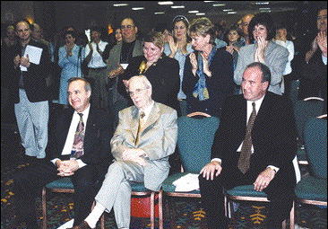 Les laur&eacute;ats   des M&eacute;rites du Barreau, M<sup>e</sup>&nbsp;Casper Bloom, M<sup>e</sup>&nbsp;Georges Emery et M<sup>e</sup>&nbsp;Jacques   Lemay, ont longuement &eacute;t&eacute; applaudis lors de la remise des prix.  