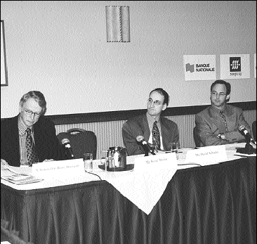 Anim&eacute; par l'honorable Ren&eacute;   Dussault (&agrave; gauche), l'atelier sur le droit autochtone, auquel participaient   M<sup>e</sup>&nbsp;David Schulze, M<sup>e</sup>&nbsp;Alain Lafontaine, M<sup>e</sup>&nbsp;Ken Rock et M<sup>e</sup>&nbsp;Ren&eacute; Morin (ces   deux derniers ne sont pas sur la photo), a soulev&eacute; de nombreuses questions   notamment quant &agrave; l'autonomie gouvernementale des peuples autochtones