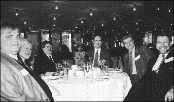 Dans l'ordre habituel : M<sup>e</sup>&nbsp;Alain   Bisson (minist&egrave;re de la Justice du Canada), M<sup>e</sup>&nbsp;Alain Fran&ccedil;ois   Bisson (Facult&eacute; de droit de l'Universit&eacute; d'Ottawa), M<sup>e</sup>&nbsp;Mario Dion   (sous-ministre d&eacute;l&eacute;gu&eacute; &agrave; la Justice), M<sup>e</sup>&nbsp;Gil R&eacute;millard,   M. le doyen Louis Perret (Facult&eacute; de droit de l'Universit&eacute; d'Ottawa)   et le b&acirc;tonnier de Hull, M<sup>e</sup>&nbsp;Pierre Dallaire