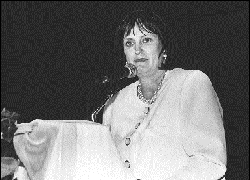 Pour la pr&eacute;sidente de la   Commission de l'&eacute;quit&eacute; salariale, la b&acirc;tonni&egrave;re Jocelyne   Olivier, le constat d'iniquit&eacute; n'est plus &agrave; faire puisque les   statistiques d&eacute;montrent bel et bien un &eacute;cart entre les r&eacute;mun&eacute;rations   des femmes et celles des hommes occupant des emplois similaires