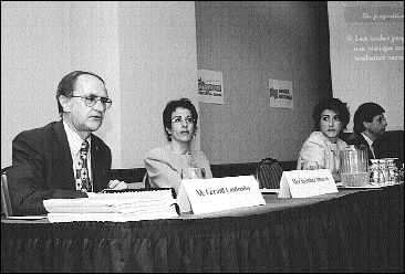 M<sup>e</sup>&nbsp;G&eacute;rard Coulombre, M<sup>e</sup>&nbsp;Christiane  Brizard, M<sup>e</sup>&nbsp;Annie Chapados et M<sup>e</sup>&nbsp;Andr&eacute; Laurin ont pr&eacute;sent&eacute;  le rapport-synth&egrave;se du groupe de travail interprofessionnel sur les modes  d'exercice professionnel.