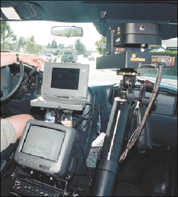 L'utilisation du cin&eacute;mom&egrave;tre photographique (photo-radar) ne fait pas l'unanimit&eacute; et le ministre Guy Chevrette a d&eacute;cid&eacute; de reporter l'adoption du projet de loi (PL 17) controvers&eacute;. En Colombie-Britannique (notre photo), le toll&eacute; suscit&eacute; par l'appareil a amen&eacute; le gouvernement &agrave; le retirer des routes de la province.