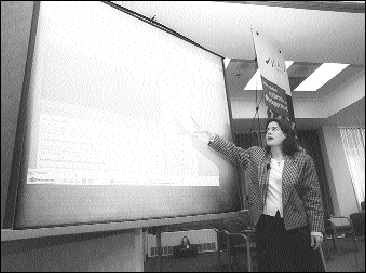 M<sup>e</sup>&nbsp;Nathalie Roy a fait la pr&eacute;sentation du nouveau site d'&Eacute;ducaloi