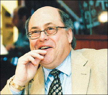 M<sup>e</sup>&nbsp;Danyel Laporte, pr&eacute;sident du comit&eacute; organisateur du congr&egrave;s, invite les membres au congr&egrave;s 2002, qui aura lieu au Manoir Richelieu les 30, 31 mai et 1<sup>er</sup> juin
