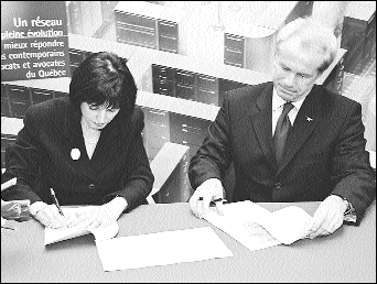 La juge en chef de la Cour du Qu&eacute;bec et pr&eacute;sidente du Conseil de la magistrature du Qu&eacute;bec, Huguette Saint-Louis, et le pr&eacute;sident du Centre d'acc&egrave;s &agrave; l'information juridique, M<sup>e</sup>&nbsp;Cl&eacute;ment Samson, ont sign&eacute; une entente cadre pour partager leurs ressources informationnelles. Plusieurs personnalit&eacute;s du monde juridique participaient &agrave; l'&eacute;v&eacute;nement.