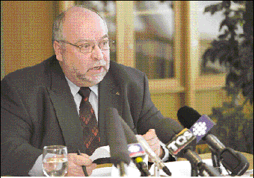L'ann&eacute;e 2003-2004 a vu le b&acirc;tonnier du Qu&eacute;bec intervenir sur la place publique dans plusieurs d&eacute;bats et questions d'int&eacute;r&ecirc;t public.