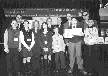 Les gagnants de l'&eacute;dition 2004 du concours « La Justice a bonne mine » sont Antoine Bourget-Rousseau (&eacute;cole primaire &Icirc;le-des-Soeurs), Lawrence A. Angel (The Priory School), Mazine Amine (Coll&egrave;ge Jean-de-Br&eacute;beuf), Isabelle Morin (Dorval/John XXIII High School), Jessica N&eacute;mm&eacute; (Villa Sainte-Marcelline) et &Eacute;lise Carr&eacute; (The Sacred Heart School of Montreal). La c&eacute;r&eacute;monie de remise des prix &eacute;tait anim&eacute;e par le com&eacute;dien Jici Lauzon