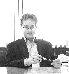 M. Luc B&eacute;gin, professeur de philosophie et directeur de l'Institut d'&eacute;thique appliqu&eacute;