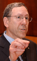 Le ministre f&eacute;d&eacute;ral de la Justice, Irwin Cotler